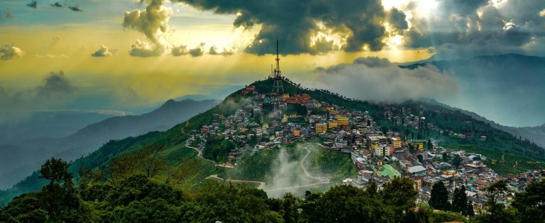 5 Day Sikkim Tour with Gangtok, Lachung & Yumthang Valley Excursion
